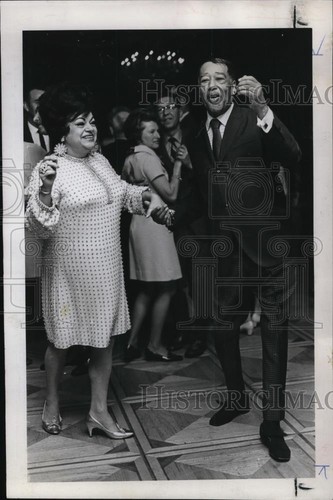 1970 Press Photo Duke Ellington Gracie Hanson on floor of Roaring Twenties