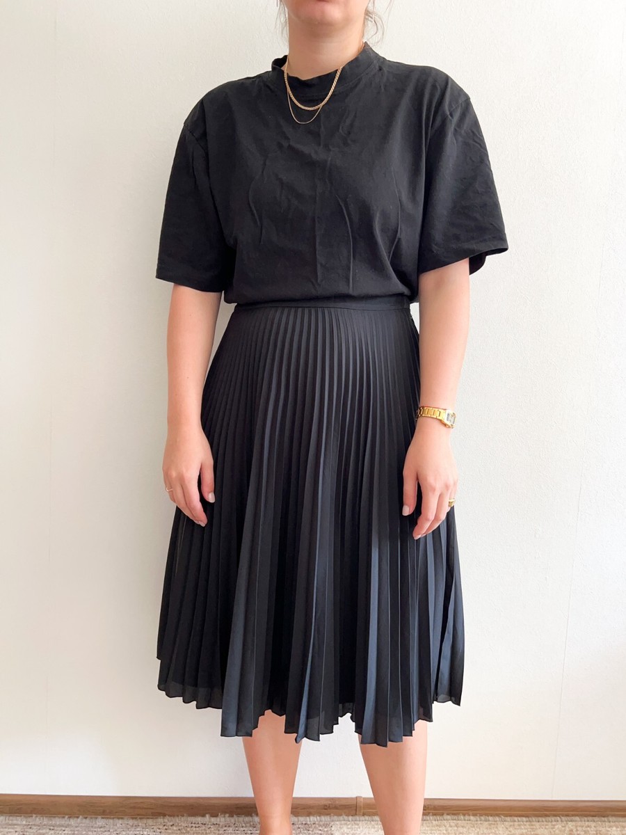 Burberry Uniform Women's Pleated Black Skirt A-Line Knee