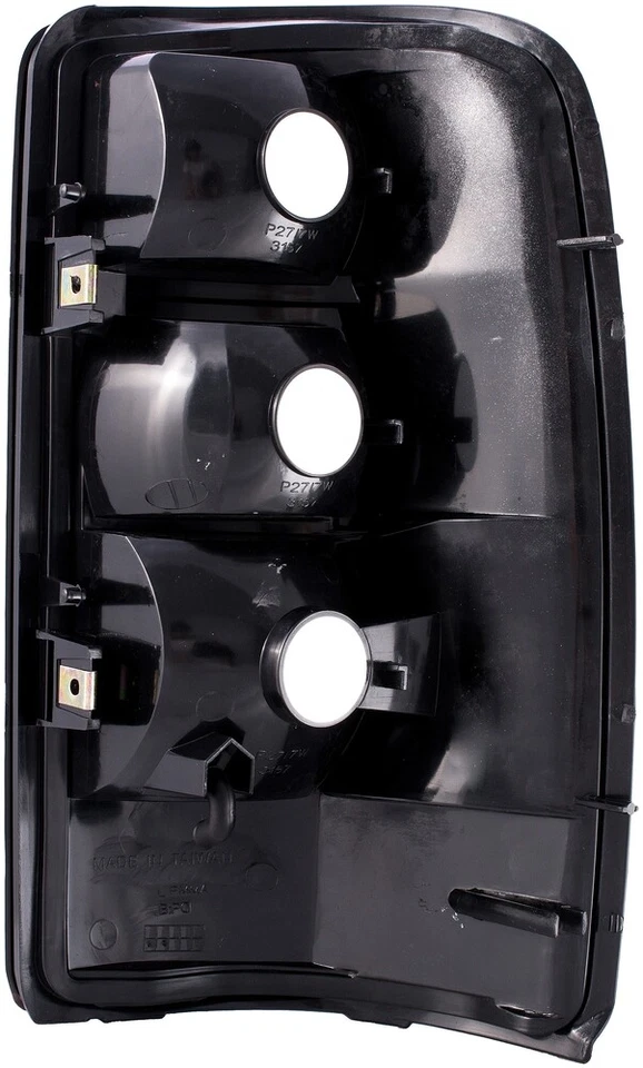 FITS 2004-2006 GMC/CHEVROLET SUVS DRIVER LEFT REAR TAIL LIGHT ASSEMBLY - Image 2 of 4