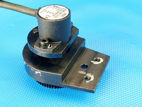 Sensor giratorio Novotechnik RSC 2801-636-112-201 B/N 185094/023 - Imagen 2 de 4