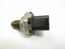 NEW OUT OF BOX - OEM GM 12684286 Fuel Rail Pressure Regulator Sensor