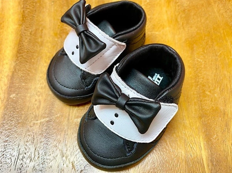 阿迪达斯婴儿短靴 Jeremy Scott,黑色白色燕尾服,设计师 - 限量版 — 第 4/4 张图片