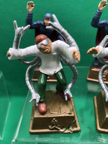 Marvel Heroes Chess Set Pieces 4 Magneto Doc Ock Replacement Pieces-2003 - Picture 4 of 8