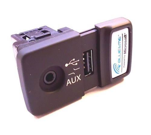 500 Panda Punto Blue and Me USB Media Player AUX Socket New & Genuine Fiat - Picture 4 of 7