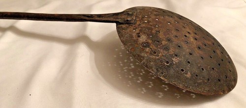Cuchara ranurada antigua skimmer de metal primitivo dipper industrial 25"" x 8 - Imagen 9 de 12
