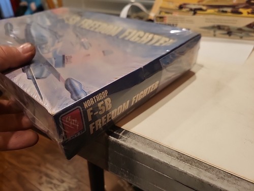 amt ERTL 1/72 Northrop F-5B Freedom Fighter Plastic Model Kit 8806 NIOB 1988 - Picture 3 of 7