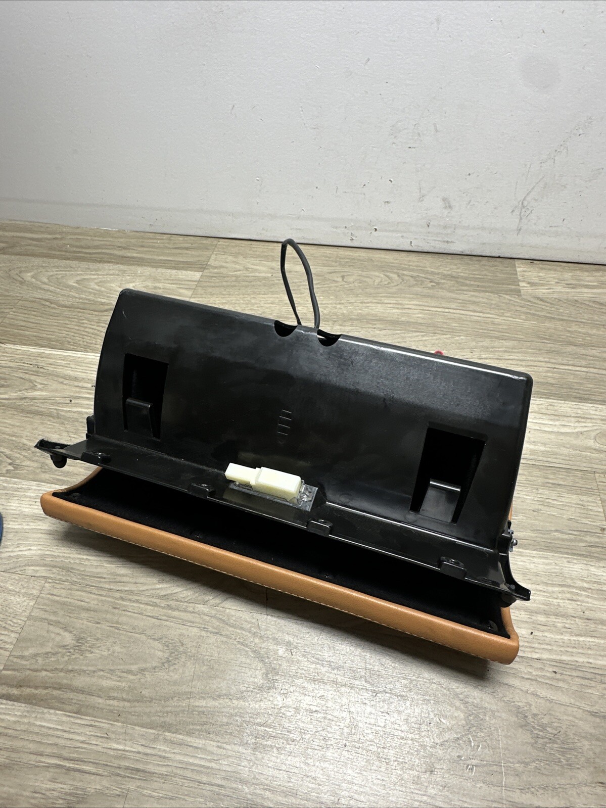 03-13 Maserati Quattroporte S Dash Board Dashboard Glove Box Compartment OEM