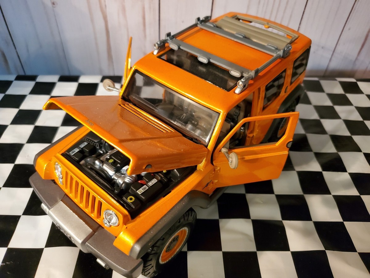 Maisto JEEP Rescue Concept SUV 1:18 Scale Diecast Model 4x4