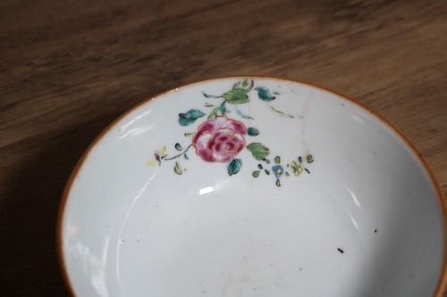 A Chinese Yongzheng Bowl with Flower Décor Qing Dynasty 14cm Diameter - Picture 8 of 20