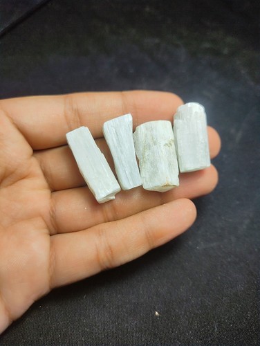 Selenite Raw Pencils 25-35cts, Natural White Crystal - Picture 1 of 7