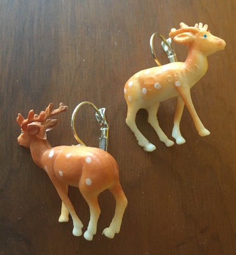 Christmas Earrings Deer Fawn Bambi Stag Plastic Kitsch Vintage Fancy Dress - Picture 1 of 2