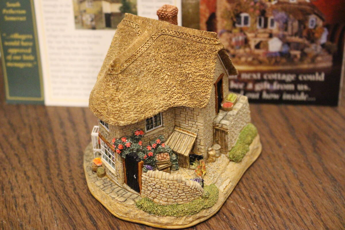 Lilliput Lane THE CATS WHISKERS 1999 The British Collection Lilliput Lane THE CATS WHISKERS 1999 The British Collection