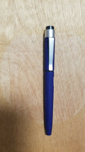 Diplomat Magnum Soft Touch Füllfederhalter, Indigoblau, mittlere Feder - Bild 1 von 5