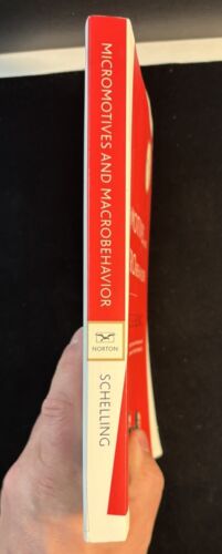 Micromotives and Macrobehavior by Thomas C. Schelling (2006, Trade Paperback) - Foto 3 di 4