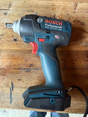 Llave de impacto Bosch GDS 18V-250