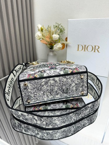 Dior Lady D-Lite Bag 5A Embroidered Floral White Pink Cannage Crossbody - Picture 7 of 9