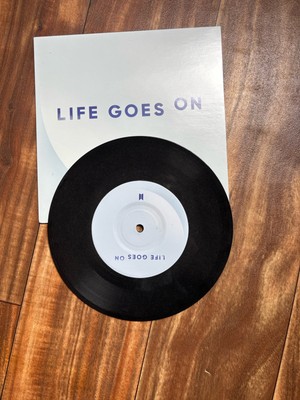 公式】BTS 「LIFE GOES ON」7インチレコード Amazon.co.jp: BTS