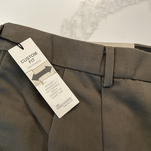 Dockers Premium Mens Cuffed Pants Sz 38x32 Pleated Front Custom Fit Waist NWT - Picture 2 of 5