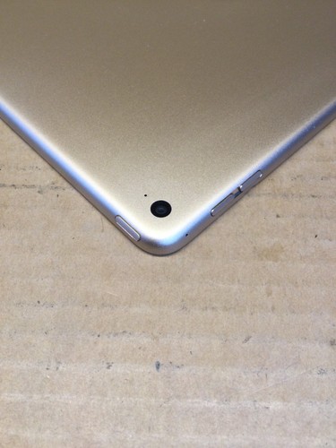 APPLE iPad Air 2nd Gold A1566 64GB WiFi Battery health 87% / Unlocked - Picture 4 of 11