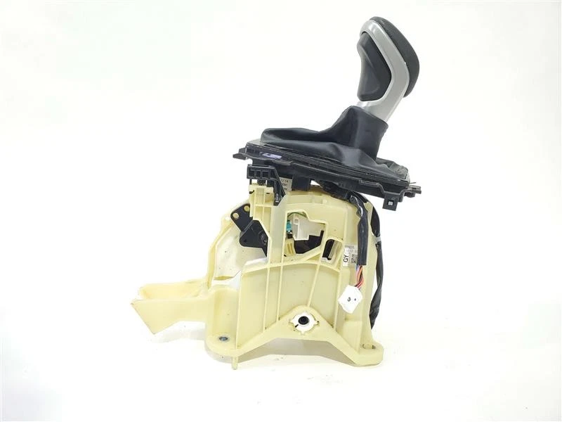 Transmission Shifter Assembly Torn Boot OEM 2022 22 Mitsubishi Eclipse Cross - Image 4 of 4