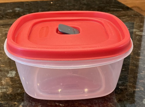 Rubbermaid 7J62 Lebensmittelbehälter mit 2D85 Rot Belüftungsdeckel 5 Tassen