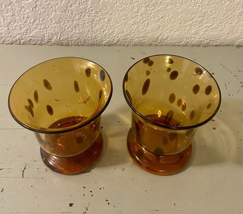 Set aus 2 gesprenkelten mundgeblasenen Glas Kerzenhaltern in erdigen Bernsteintönen 4 1/2" hoch - Bild 2 von 8