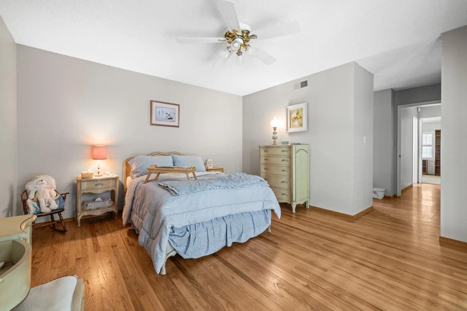 Dixie Furniture French Provincial Revival Style Conjunto de Quarto - Enorme Lote de 8 Peças! - Imagem 2 de 4