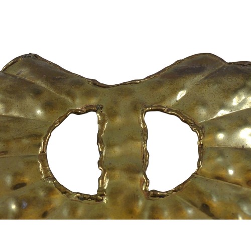 Hebilla de cinturón de latón martillado brutalista de colección mediados de siglo moderno abstracto declaración - Imagen 4 de 8
