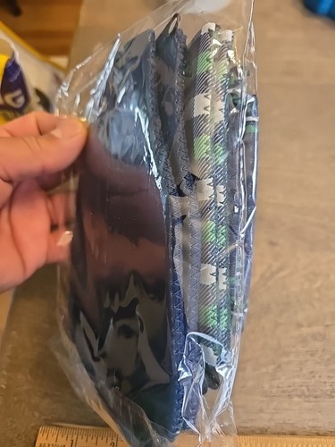NIP NOTRE DAME COOZIE VARIETY PACK - 2 CANS, 2 SLIM, 2 BOTTLES See Pics & Desc  - Picture 6 of 7