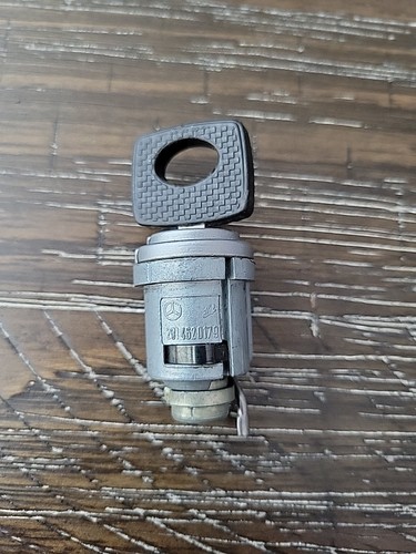 Mercedes-Benz Genuine OEM NOS Ignition Lock Tumbler And Key 2014620179 W201 - Picture 1 of 3