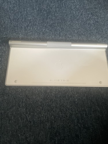 Apple Wireless Bluetooth Keyboard Model A1314 Aluminum - Tested Works - Picture 2 of 2