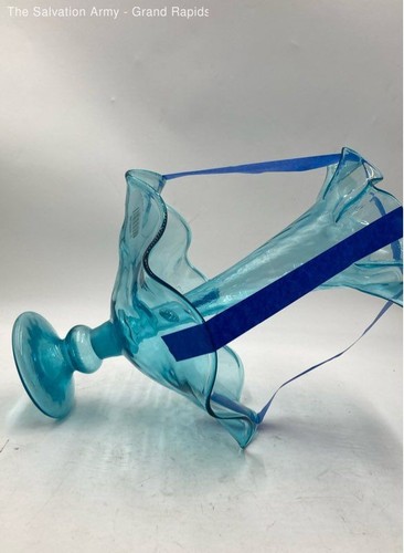 Blue Glass Ruffle Edges Footed Home Decorative 2 Piece Flower Vase - Picture 6 of 7