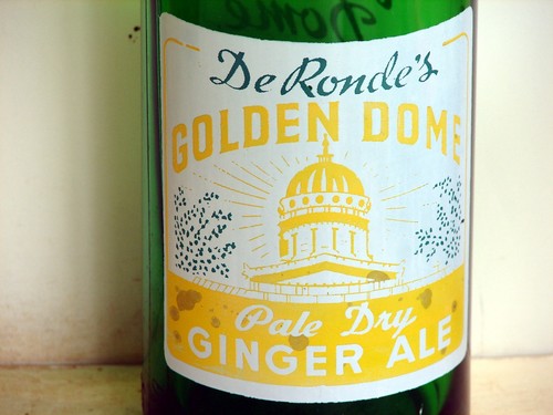 De Ronde's Golden Dome Ginger Ale; Montpelier, VT; 2-color ACL soda pop bottle - Picture 4 of 6