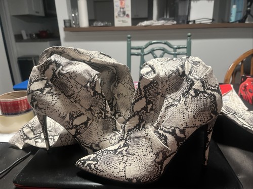 Botas altas Steve Madden con estampado de serpiente para mujer 9,5 4,5 pulgadas de altura del tacón - Imagen 3 de 9