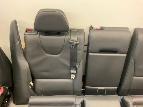 11-17 Volvo XC60 R Design Front and Rear Seats w/ DVD Screens in Headrests - Picture 5 of 18