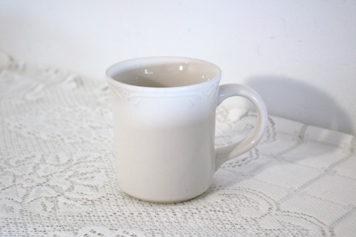 PFALTZGRAFF FILIGREE ALL WHITE LIFETIME BRANDS 16 Pcs 8 Pc Pl Setting Serv for 2 - Picture 6 of 18