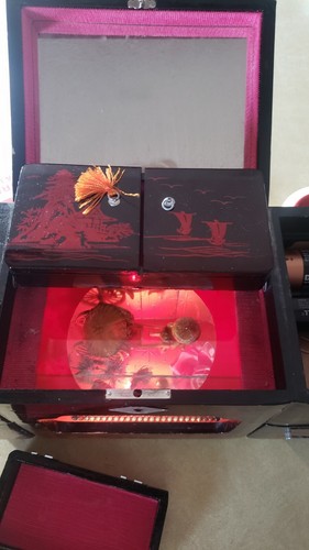 Caja de música japonesa de laca negra roja diorama iluminado DE COLECCIÓN ¿Japón? - Imagen 3 de 11