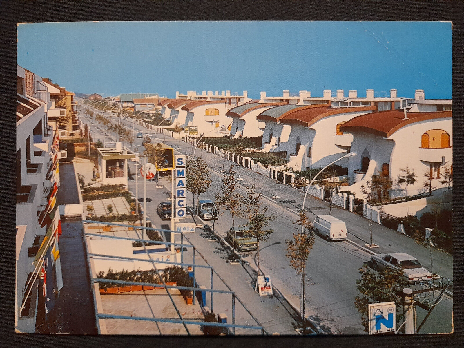 Foto 1 di 2