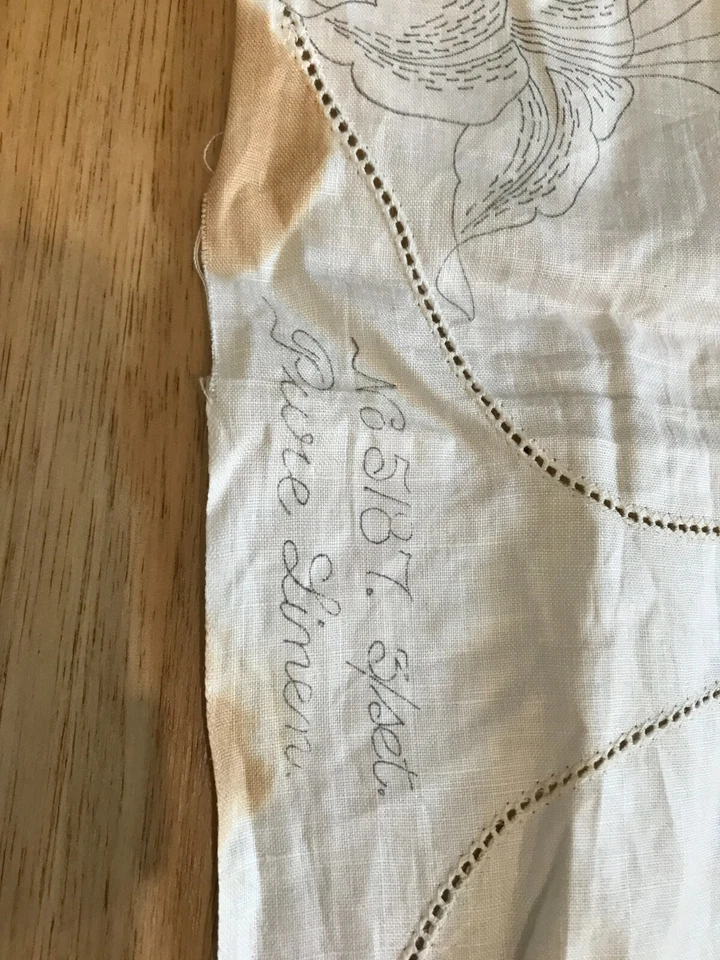 Vintage unused Regal Tigerlily floral pattern stamped linen 3 piece set doilies - Image 2 of 4