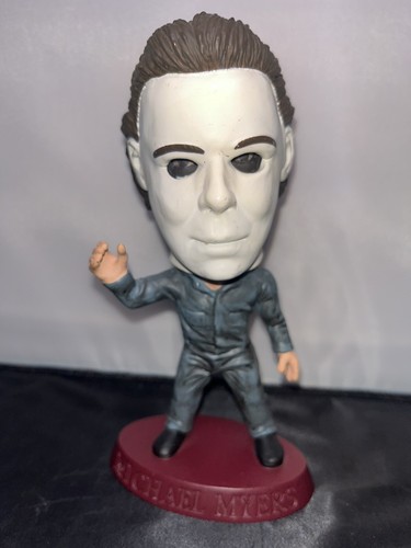 Michael Myers Figura Stilizzata 6 Pollici Mezco Horror 2019 MDS Halloween - Foto 12 di 15
