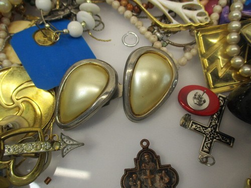 Costume JEWELRY Lot 5-1/2 POUNDS Some Wear Repair Crafting Mixed Scrap Junk - Picture 12 of 24