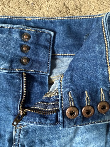 SO Girls Jeans Distressed Snap Front, skinny good condition medium wash size 8 - Picture 3 of 6