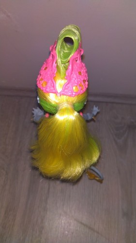Monster High Freaky Fusion Lagoonafire Doll  - Picture 11 of 11