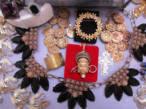 VTg.Lot JEWELRY Junk Drawer Wearable Glass Box s/Signed STELLA & DOT,WEISS,CORO+ - Picture 12 of 24