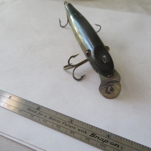 FISHING LURE CREEK CHUB 4¼" WOOD PIKIE GLASS EYES PERCH - Picture 2 of 4
