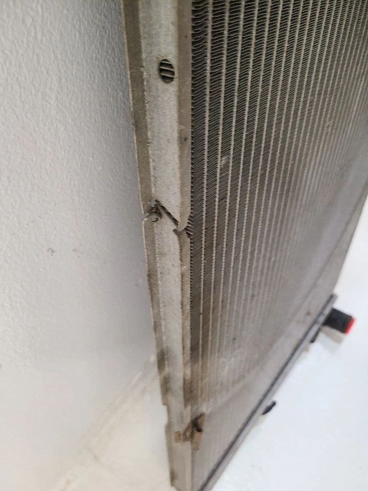 1997-2004 FORD MUSTANG Radiator 6 Cylinder 1R3Z8005CA 97-04 Foto 3 de 4