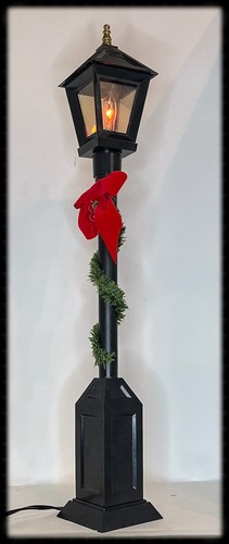 Byers Choice Carolers Street Lamp 22" | Works | Faux Panels have Yellowed | VG+ - Picture 2 of 3