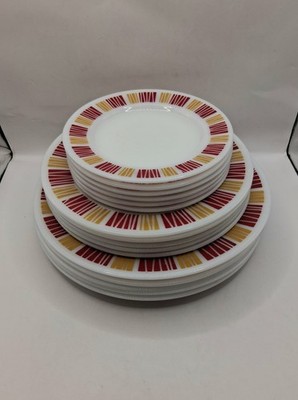 Set Vintage Pyrex rot und gelb Streichholzmacher Speiseteller und Beilagenteller