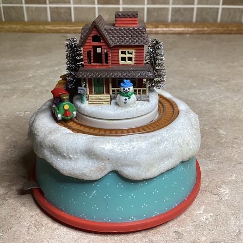 Enesco Spieluhr "THE CHRISTMAS HOUSE" Zug 1987 - beleuchtet - Zugkreise - Bild 1 von 6