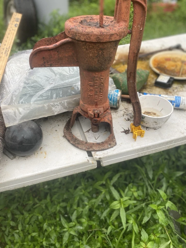 Antigua bomba manual de hierro fundido W&B Douglas #3 fuera de la red granja granja patio arte Foto 2 de 3